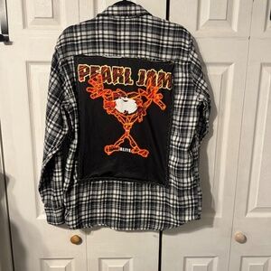 Pearl Jam Upcycled Back Graphic T-Shirt & Flannel - Size Men's Large